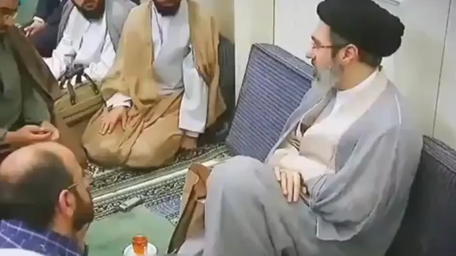 Ayatollahul Khamenei, apariție publică după 5 luni de la preluarea conducerii Iranului