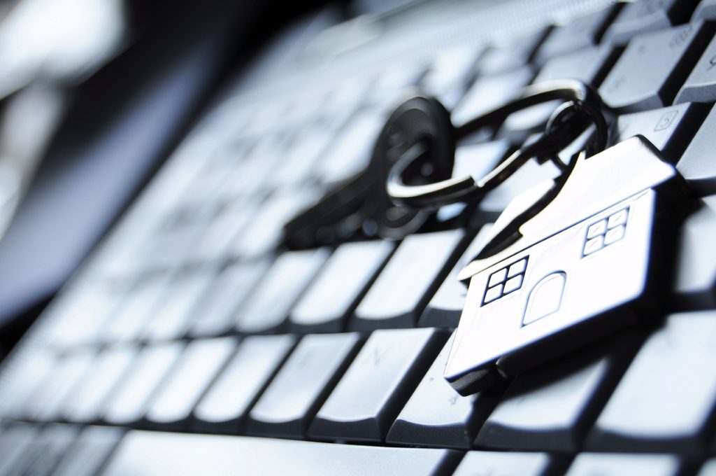 Hackerii au blocat tranzacții imobiliare de peste 1 miliard euro