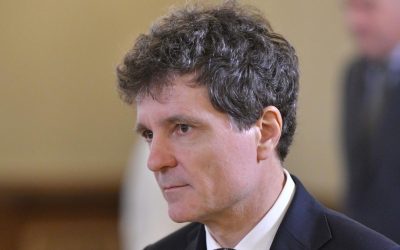 Nicușor Dan: Euro se poate adopta dacă politicienii uită de propriile interese