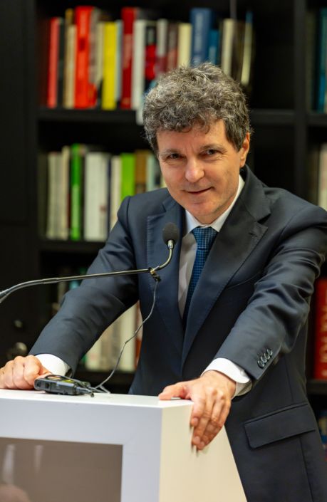 Președintele trimite legea decarbonizării la CCR