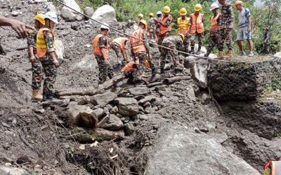 Nepal: Eroi prinși în valuri, ingeniozitate contra furiei naturii