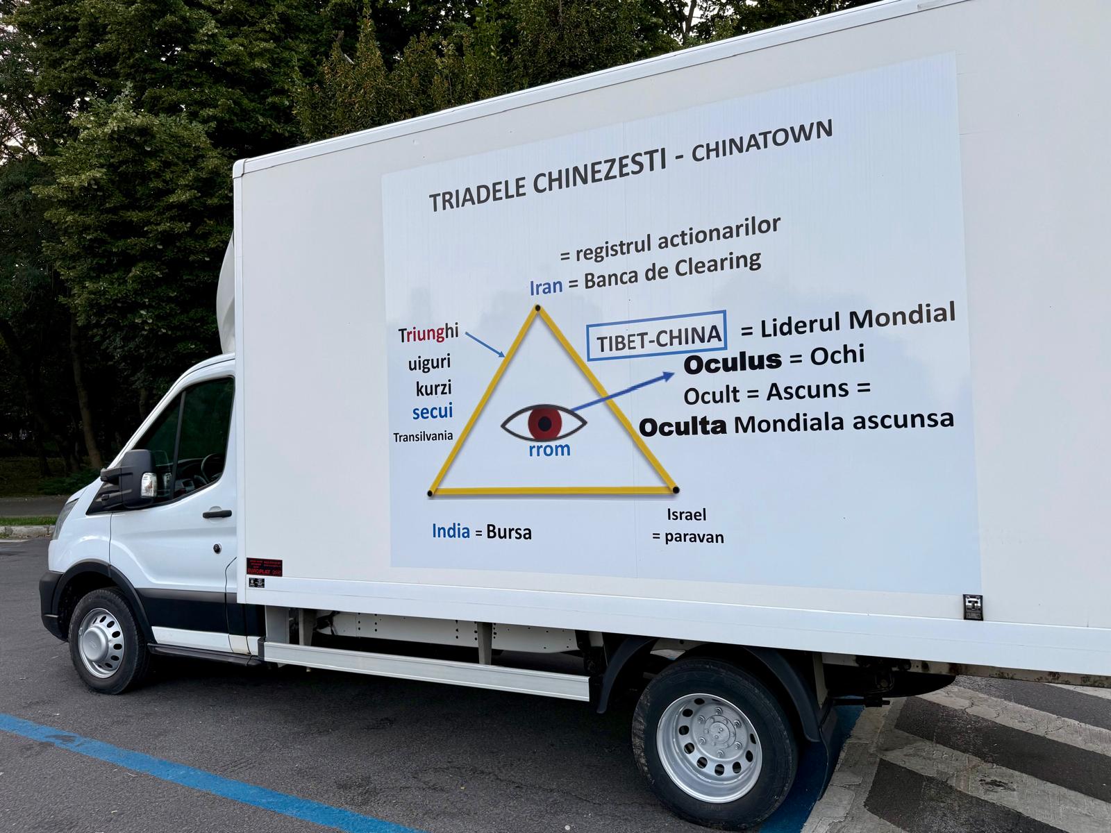 Panouri anti-Zelenski și China, pe dube în București. Cine stă în spate