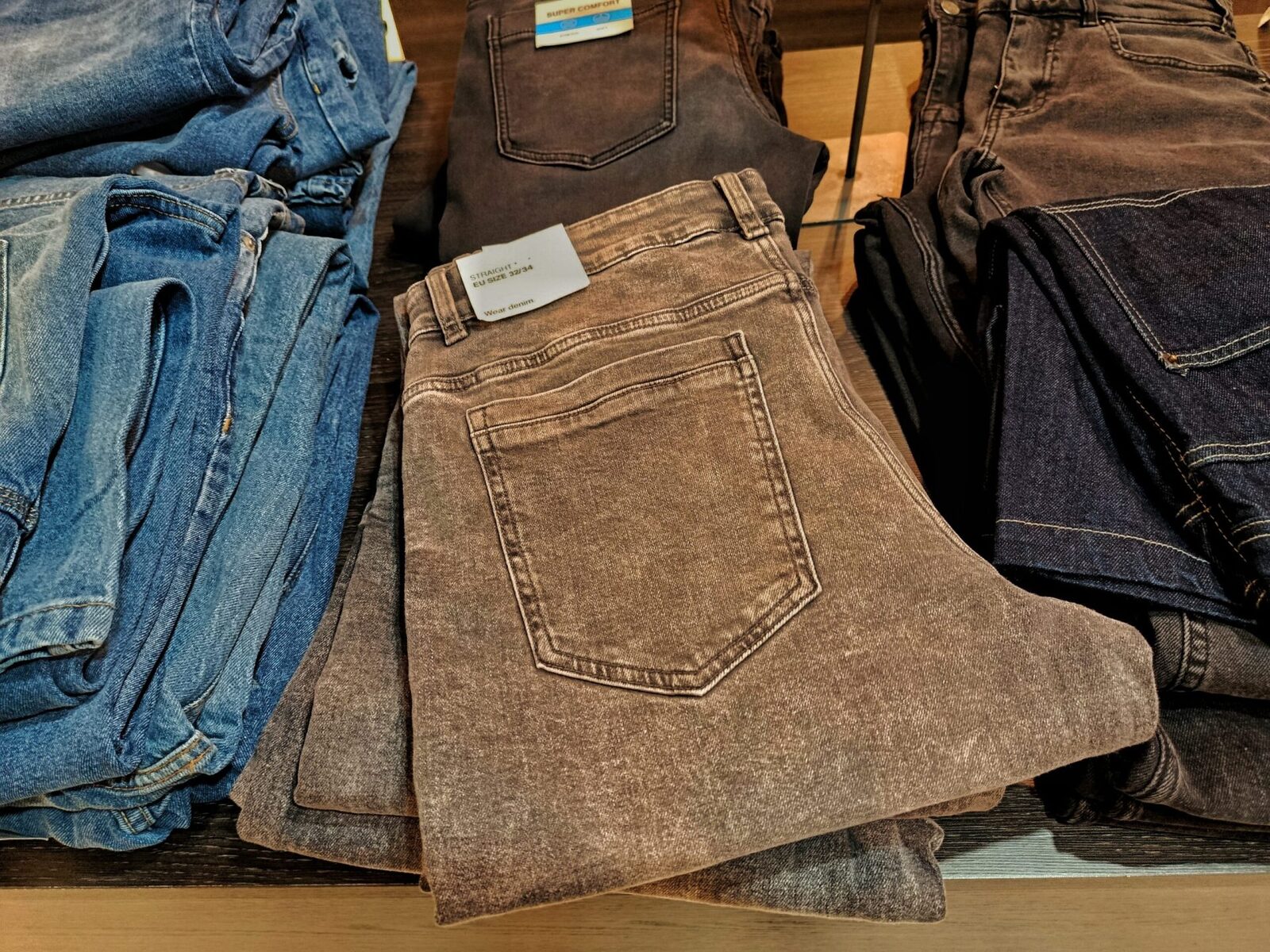 Pantalonii morții: Fashion sau pericol. Zeci de accidente