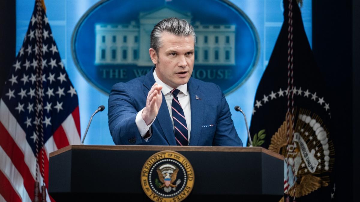 Hegseth, PUS LA ZID de republicani, blochează democrații la bugetul Apărării