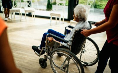 Control șoc la azilul din Neamț: 7 bătrâni, relocați de urgență