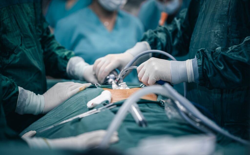Colecistectomie: Operația ce l-a adus pe cântăreț pe masa de operație