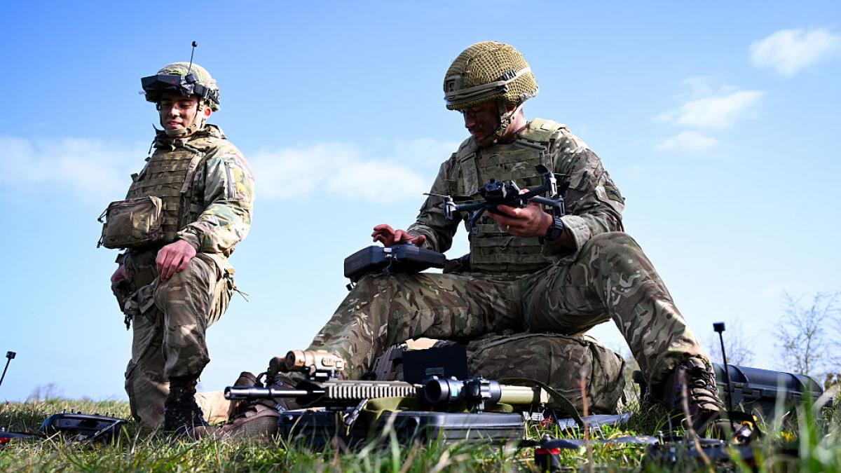 NATO: Drone IA pe front. Oamenii aleg ținte, roboții ucid