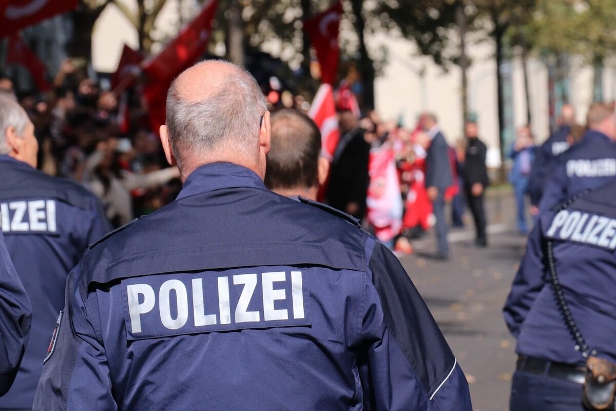 Austrie: Pretext românesc pentru hoții în uniformă