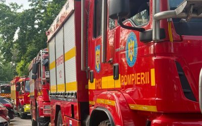 Incendiu puternic în Arad, după o explozie pe Calea Victoriei