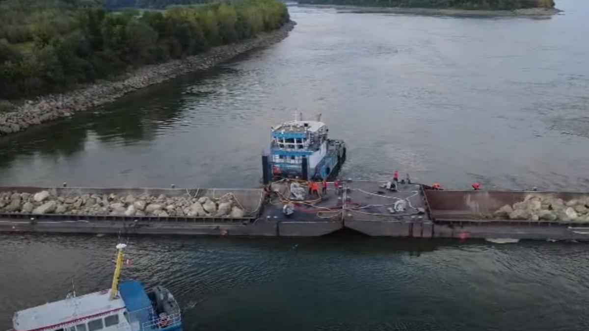 Dunărea crește la Cernavodă după scufundarea barjelor