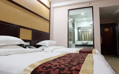 Camere ascunse în hoteluri? Verifică simplu și află adevărul despre „testul cu degetul”