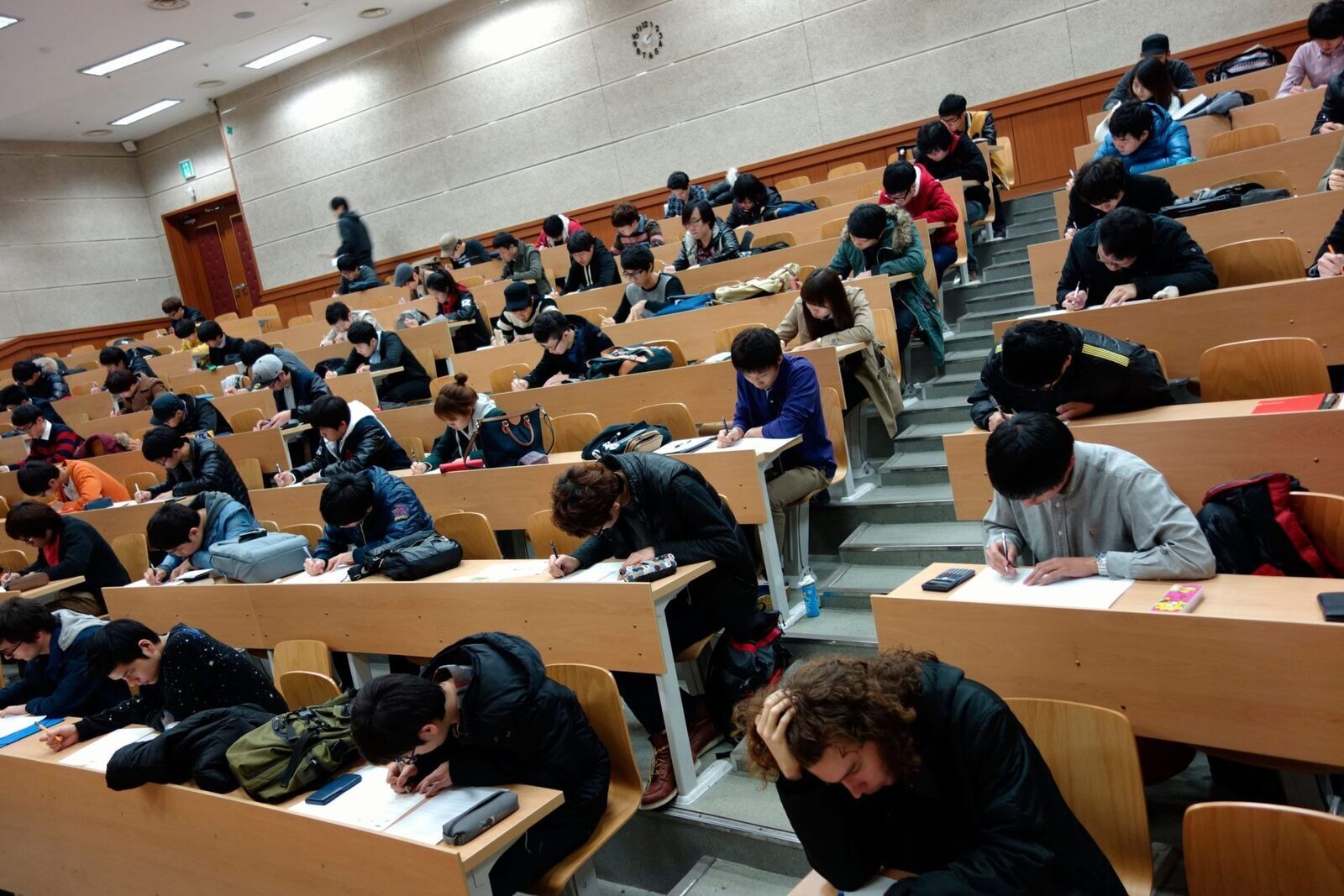 România: Facultate cu prăbușire de candidați, locuri libere în premieră