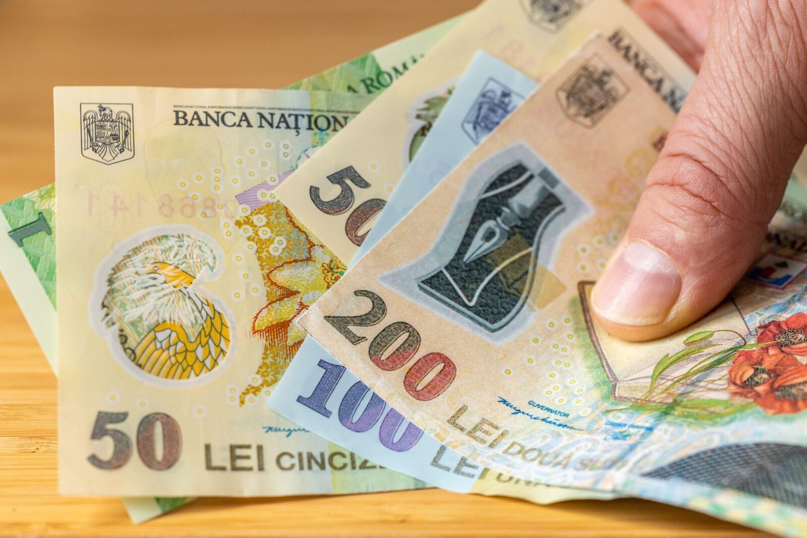 Salariul de „bine plătit” de acum 10 ani: Cât câștigi azi pentru același trai în România
