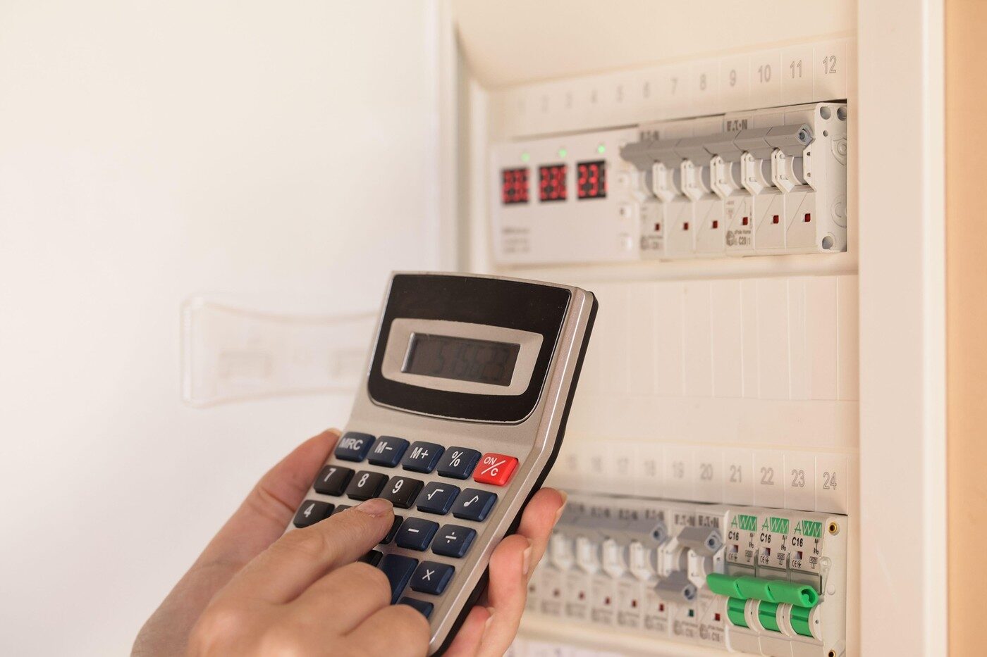 Energie gratuit online: Ce verifici și cum te alertează
