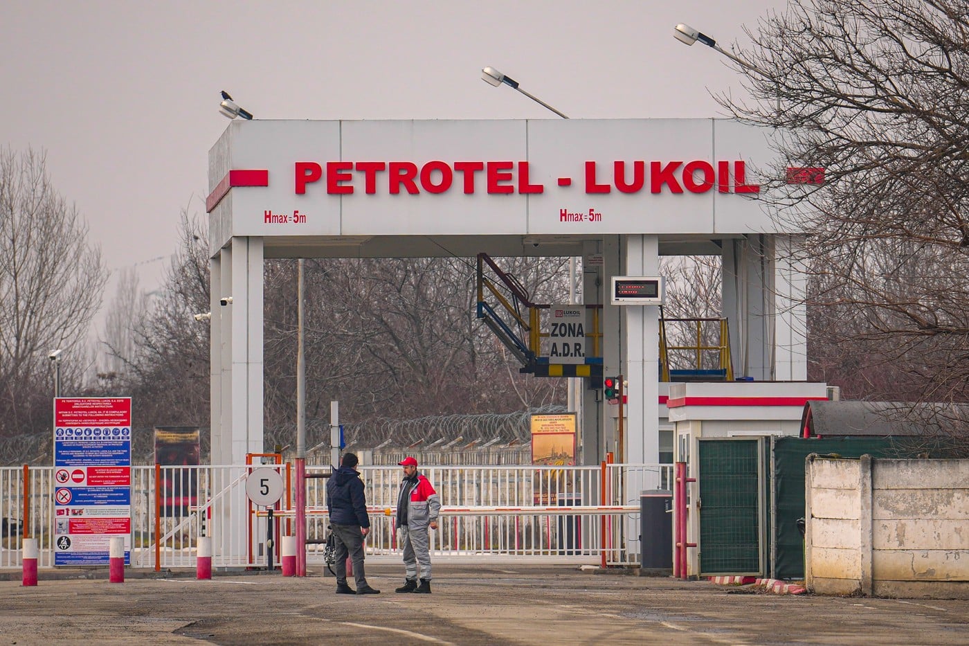 Petrotel Lukoil, în insolvență. Salvarea rafinăriei din Ploiești