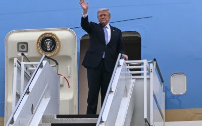 Trump, ascuns la Tg. De catering, pe avion secret din Turcia