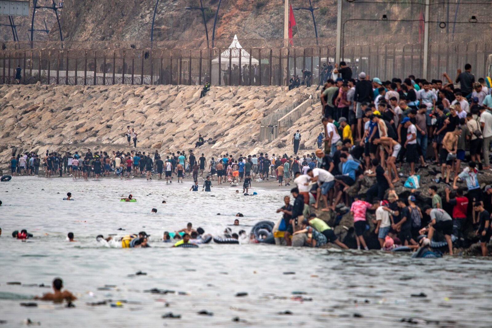 Ceuta și Melilla, noi valuri de migranți, avertizează rețelele sociale