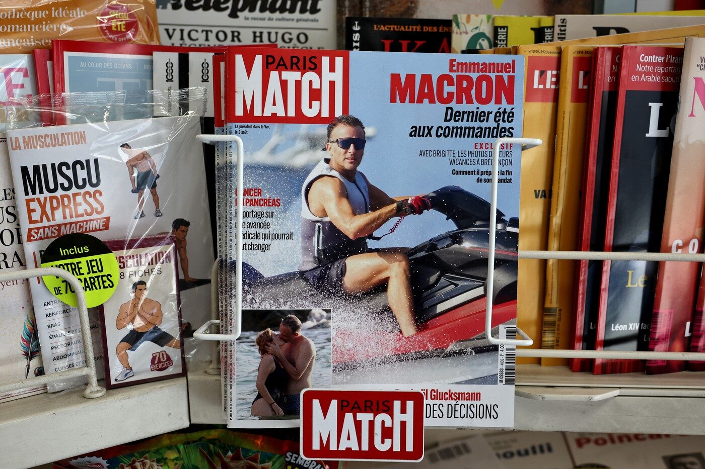 Macron pe jet-ski, dezlănțuie critici în Franța