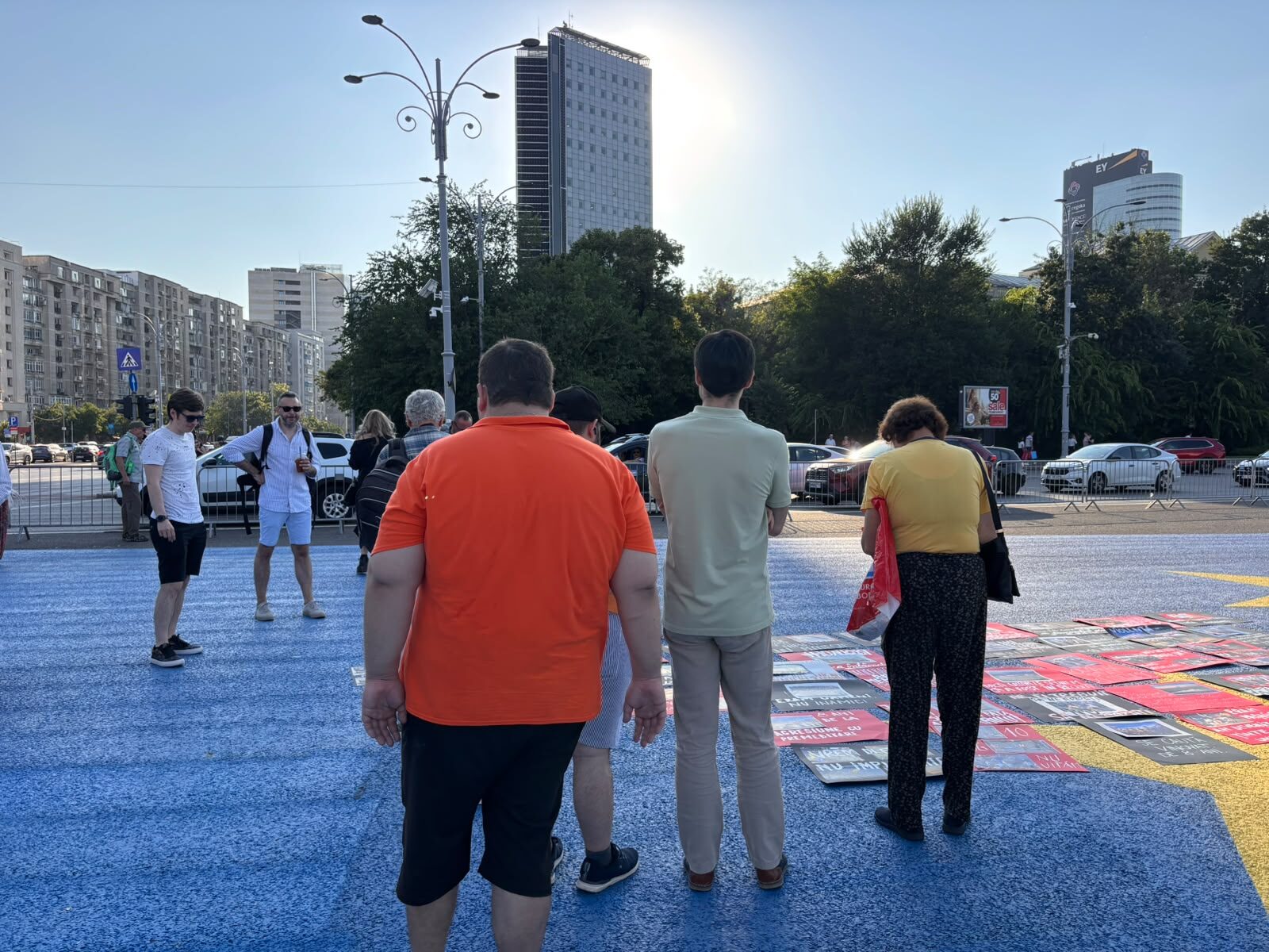 Piața Victoriei iar în fierbere: Bucureștenii, opt ani după, spun „Nu acceptăm”