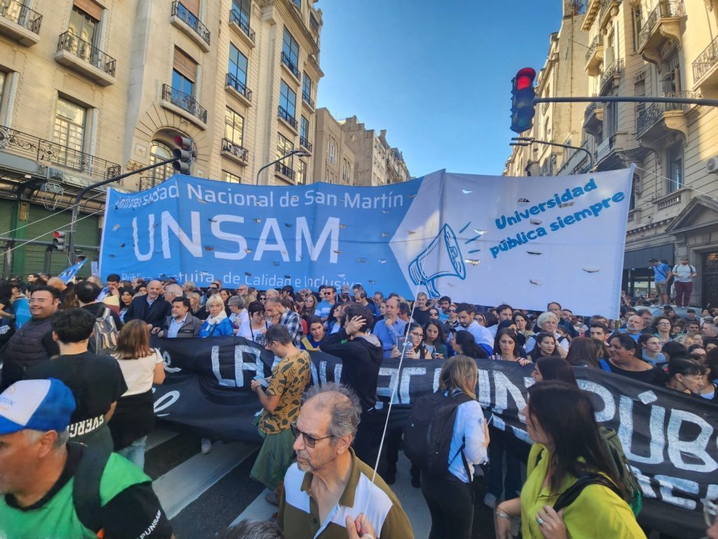 Argentina, în flăcări: Violențe pe străzile Buenos Aires din cauza legii lui Milei