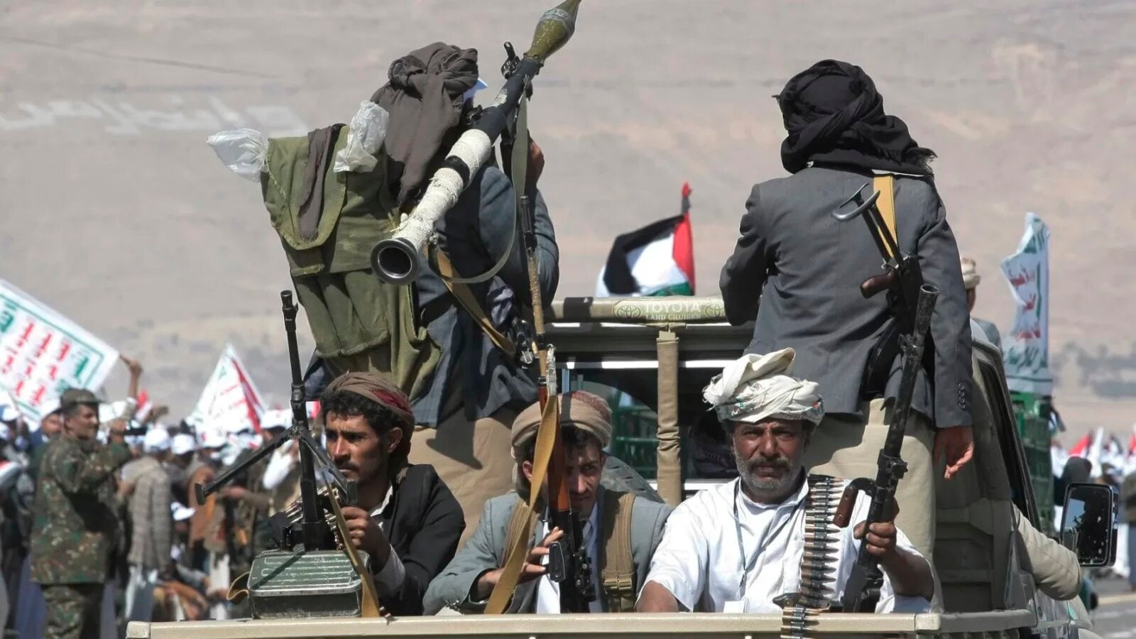 Houthi atacă rafinăria Aramco din Arabia Saudită