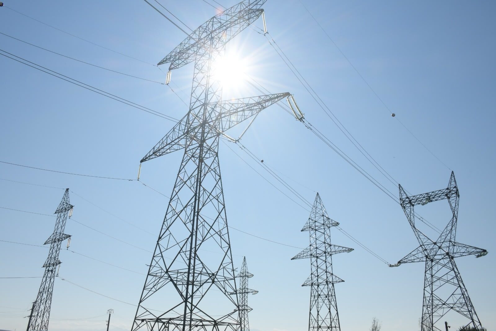 Preț ZERO la curent în România: Paradox sau noua criză energetică