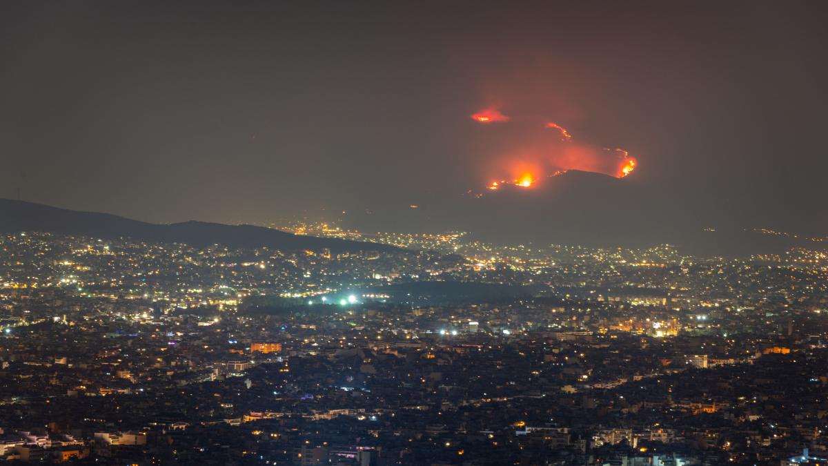 Grecii au ales incendiile: Cine e vinovatul?