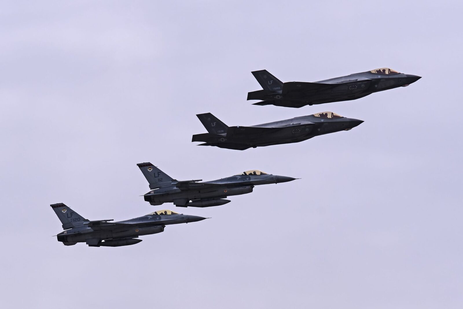 Țintă aeriană la Șerpi: F-18 și Ro-Alert, alertă de grad zero