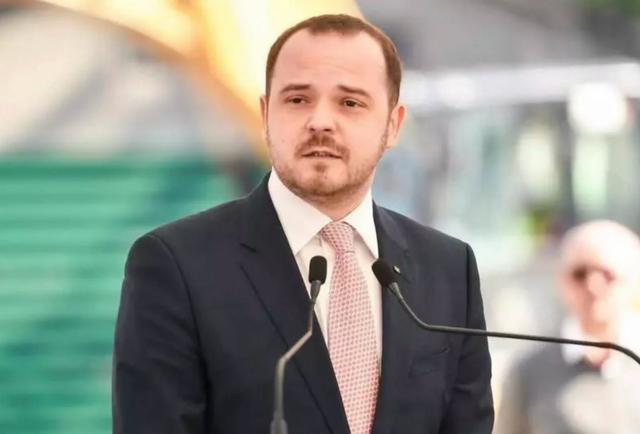 Ambulanță atacată în Cluj. Alexandru Rogobete: Minciunile online omoară