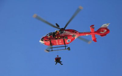 Alpiniști germani, tată și fiu, salvați spectaculos din munți