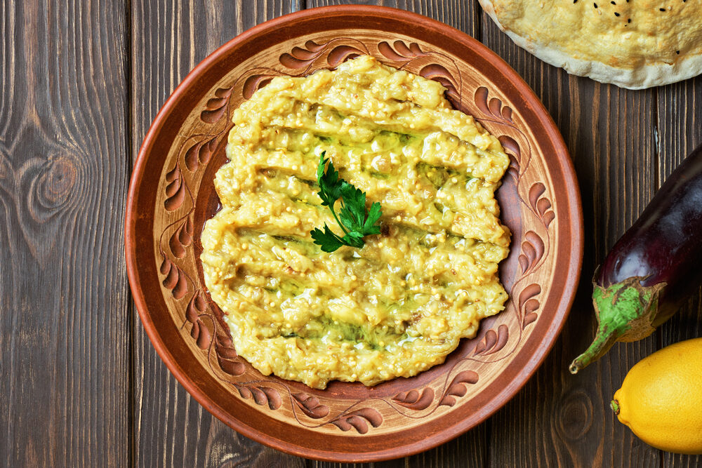 Salata de vinete, secretul culinar ce bate maioneza la calorii
