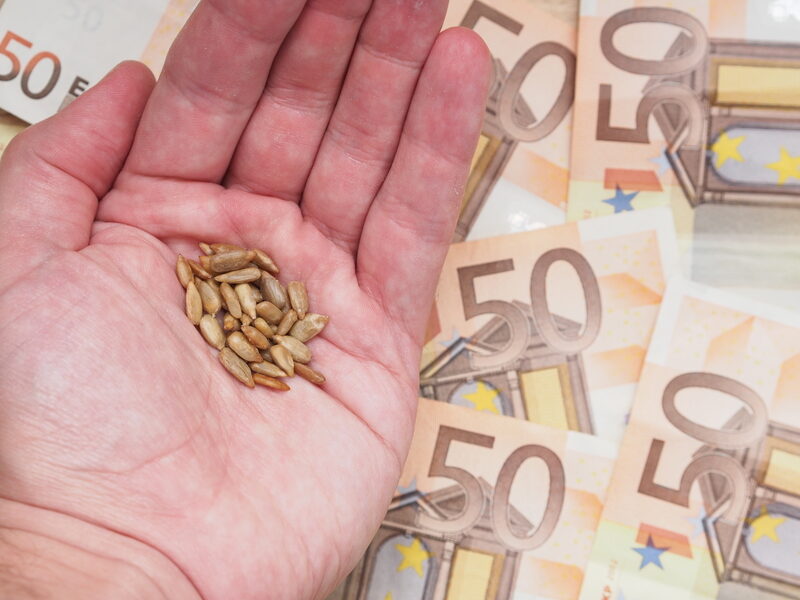 Concurența: 21 de firme, 15,87 mil. EUR amenzi pentru frauda fermierilor