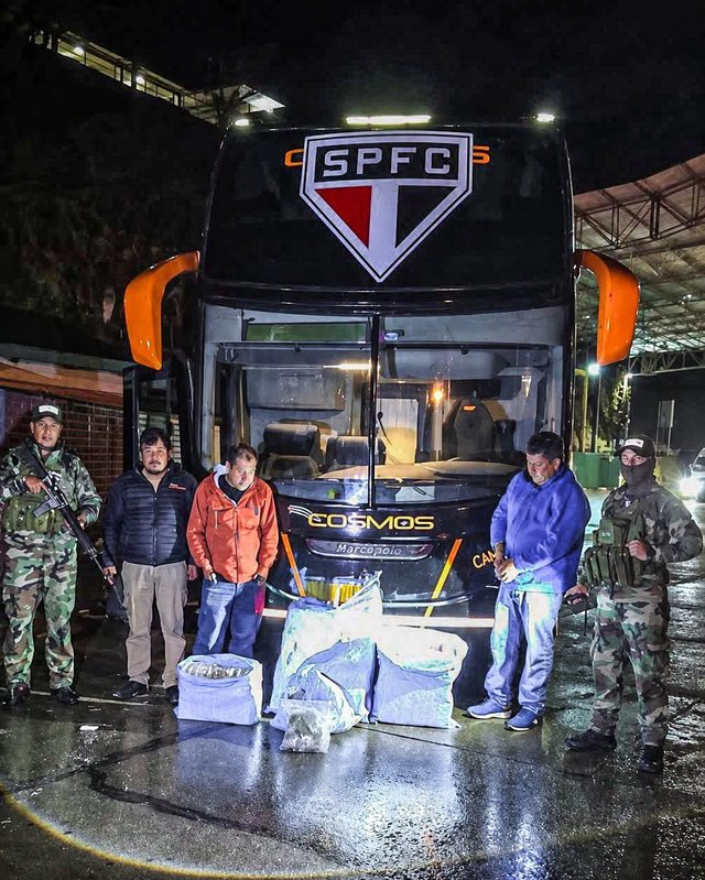 Marfă-marfă în autobuzul lui São Paulo: 100 kg droguri