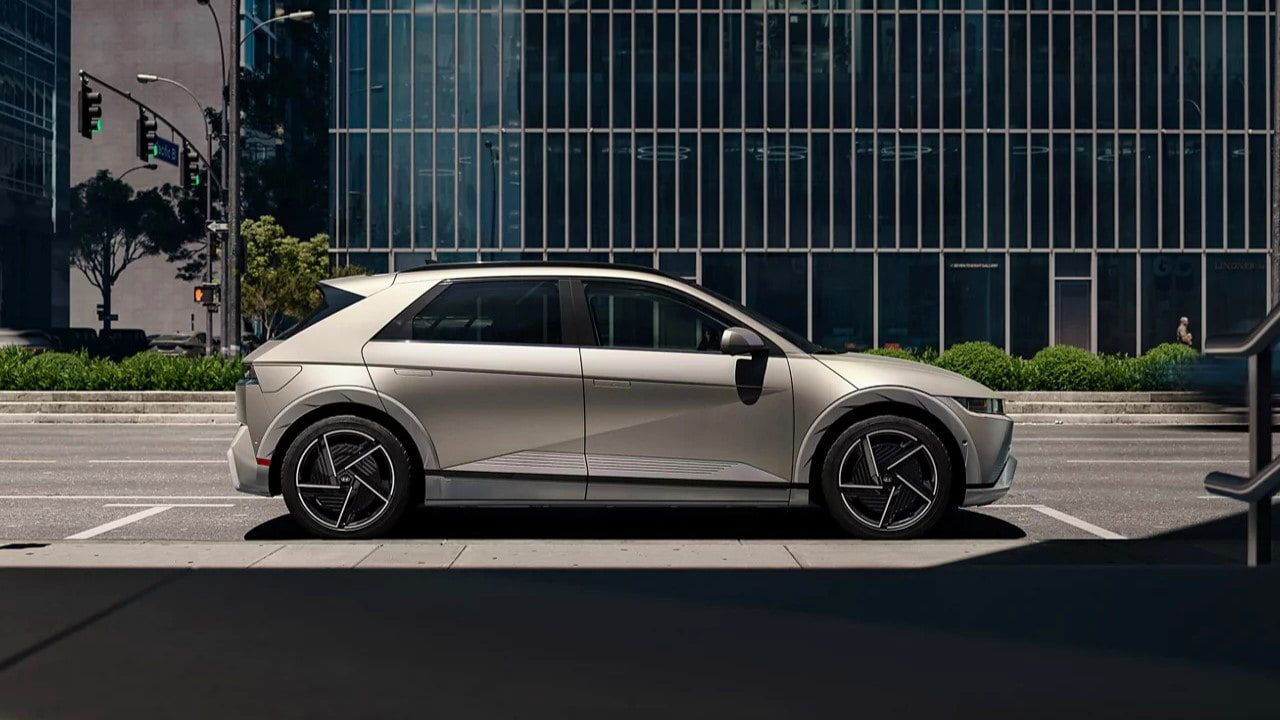 IONIQ 5: Ecran gigant și viitor definit de software