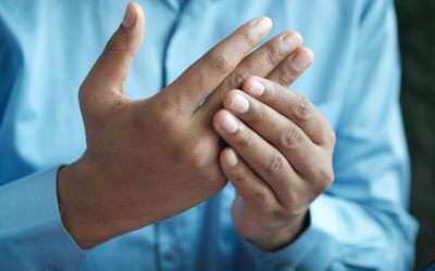 Trosnitul degetelor: Ce ascunde acest obicei comun