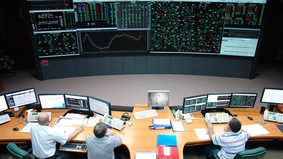 Statul umple sute de posturi la Hidroelectrica, Transgaz, Transelectrica