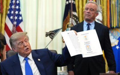 Trump, decret: Rărește vaccinurile copiilor, leagă de autism