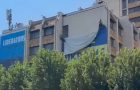 Priștina în flăcări: Drapelul Ucrainei, dispărut după întâlnirea Zelenski-Vucic