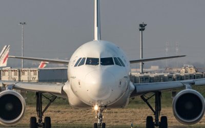 Aeroport european plin de români, cu o pistă închisă
