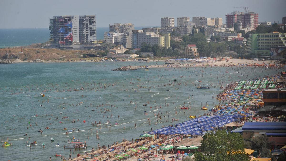 Bărbat mort pe plaja din Mamaia după infarct în apă
