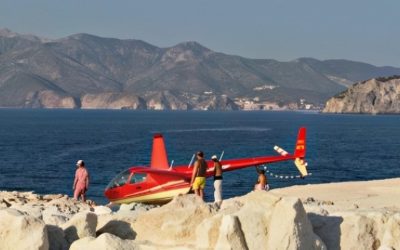 Elicopter pe plajă în Grecia: Pasager a vrut să înoate. Anchetă