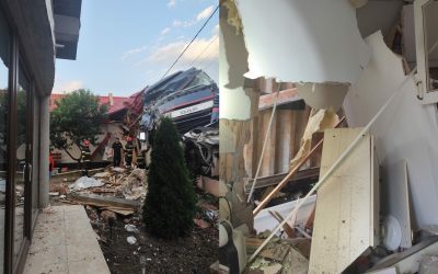 TIR distruge gospodării în Vaslui: O casă pulverizată