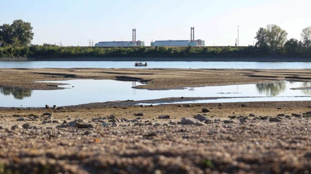 Ungaria construiește un baraj pe Dunăre pentru Paks. 100 de soldați mobilizați