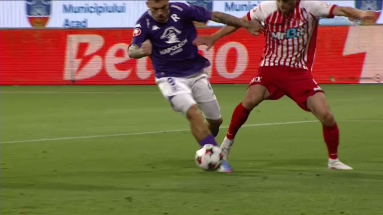 Arad-Rapid: Arbitrul a greșit flagrant în fața camerei