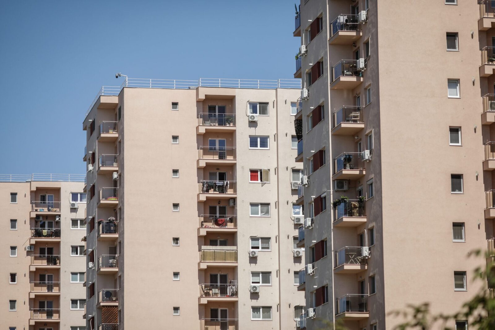 Vecinul îți periclitează locuința? Ce faci dacă refuză reparația
