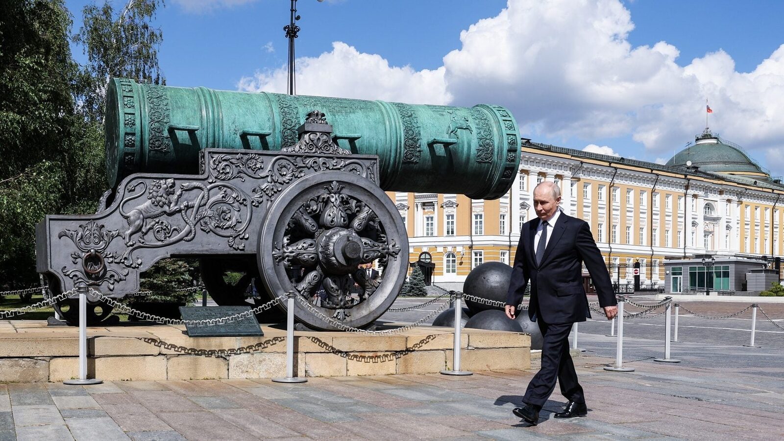 Rusia: August negru. Putin ascunde criza sub preș
