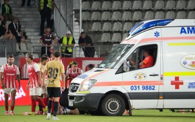 Dinamul șocat: Jucător inert pe gazon, ambulanța intervine