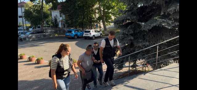 Botoşani: Grozăvie în curte! Concubin ucis, îngropat și femeia plecată la muncă