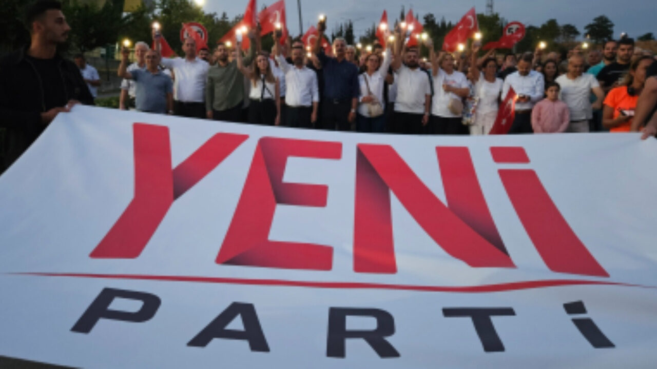 O nouă plecare din CHP: Trecerea la Noul Partid