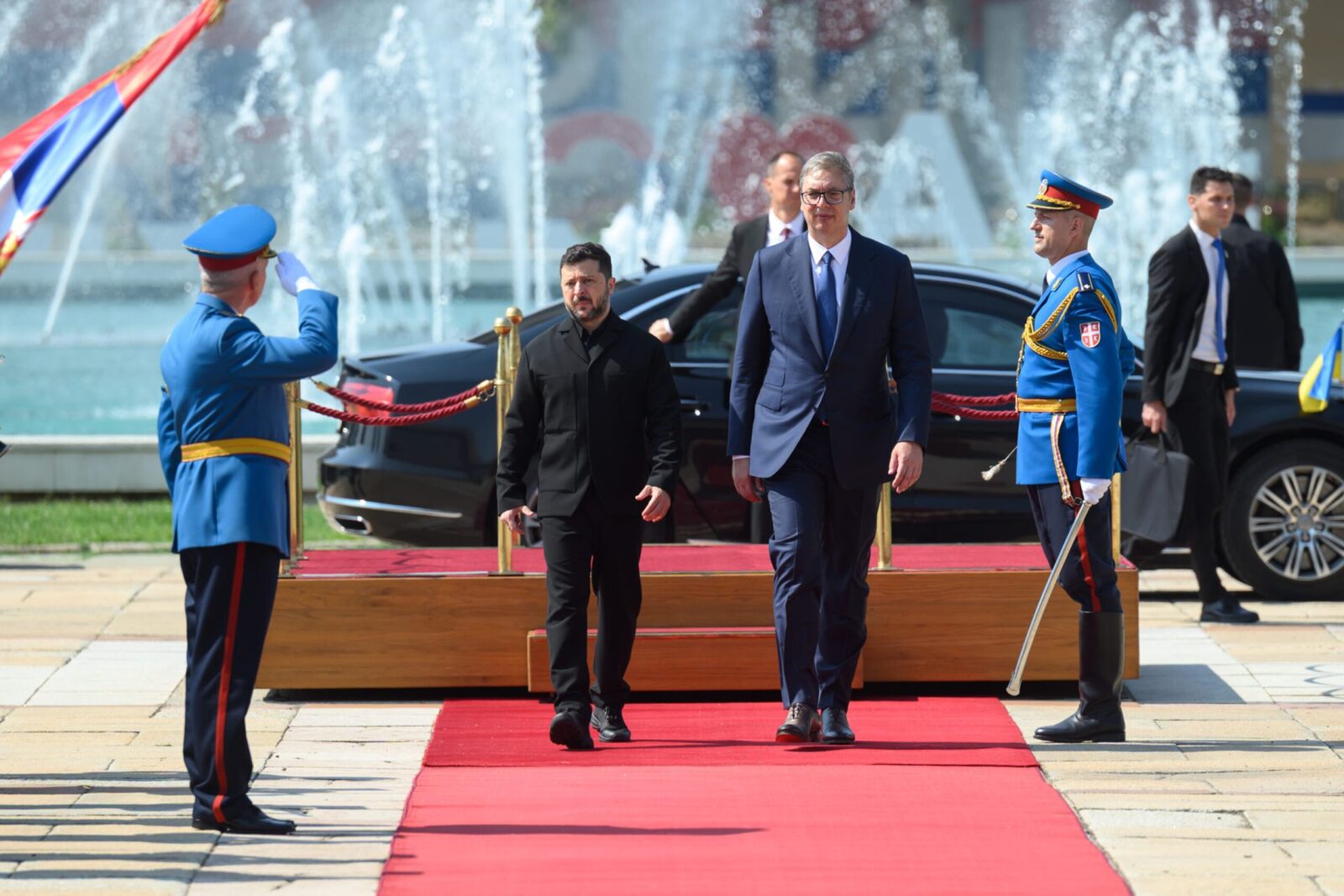 Vucic și Zelenski, uniți pentru afaceri: Serbia și Ucraina strâng cordonul